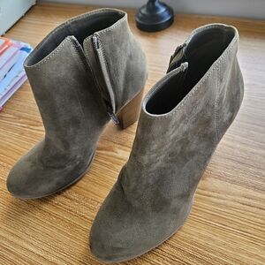 Dark Olive green Old Navy zip up boots Size 10